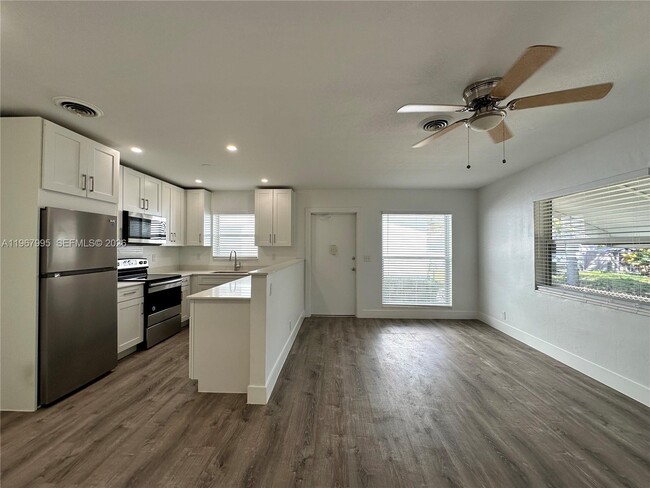 Building Photo - 2436 Van Buren St