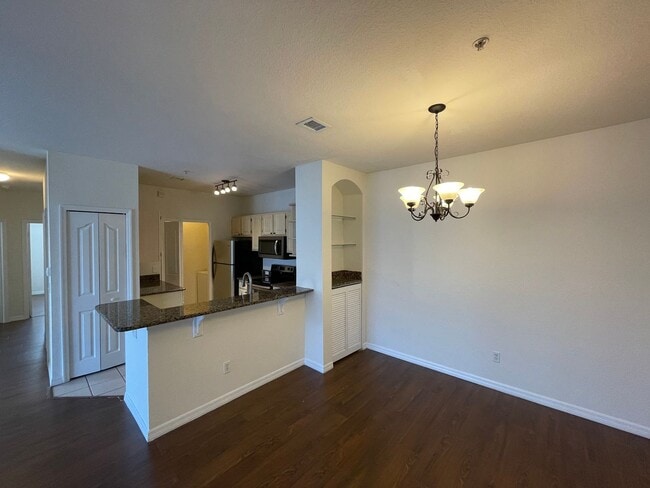 Building Photo - Water View!! 4 Bedroom/2 Bath Orlando Condo in Bella Terra!