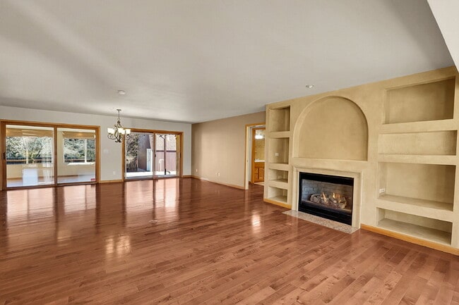 Building Photo - $2,195.95, 3-bed, 2-bed, ranch-style home with a large backyard and $300 off first month's rent