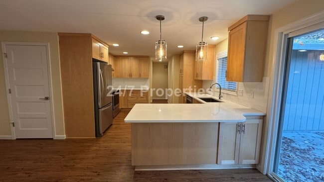 Building Photo - Spacious, Open-Concept 3 Bedroom West Linn Home