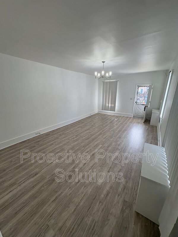 Building Photo - 718-720 Archbald St