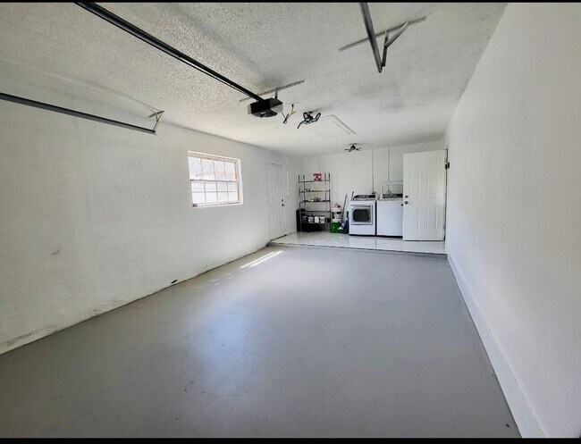 Building Photo - 469 SW Duval Ave