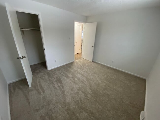 Building Photo - Spacious 3 bed home in Littleton