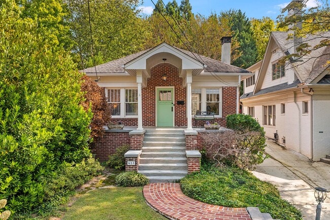 Primary Photo - 623 Page Ave NE