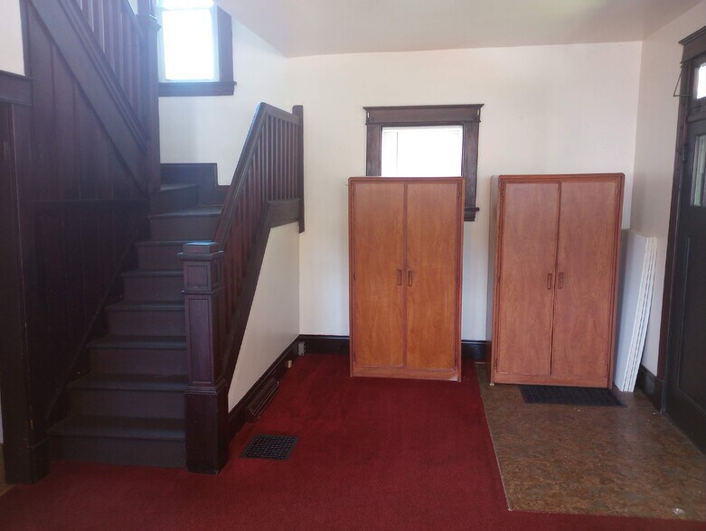 ENTRY WAY - 105 Maryland Ave