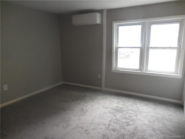 Building Photo - 41 Willow Ave