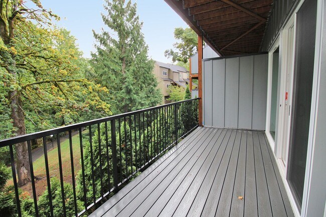 Building Photo - Fully Remodeled 3 Bedroom/2.5 Bathroom Lak...