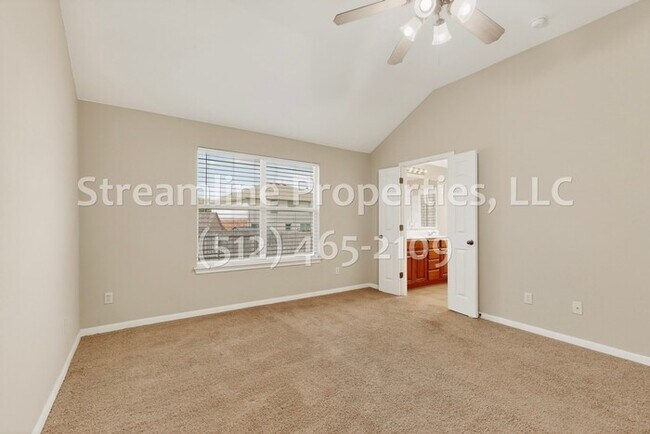 Building Photo - Spacious 4 Bedroom, 2 Bath - Open Layout!