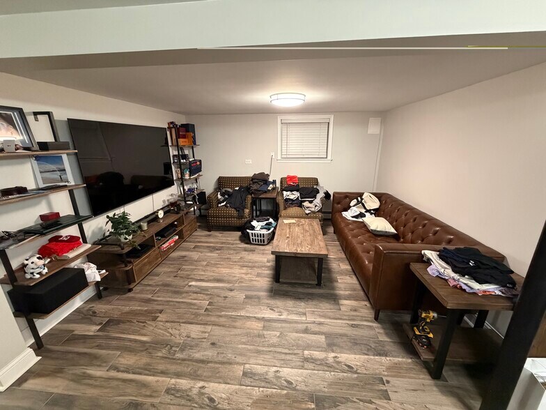 Building Photo - 6022 S Komensky Ave