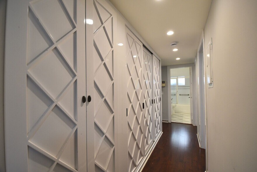 Building Photo - 11204 Peach Grove St