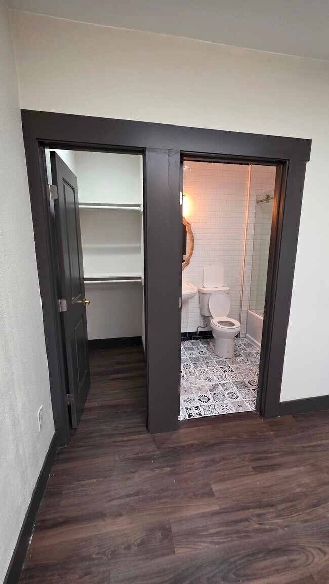 Building Photo - 345 N Van Ness Ave