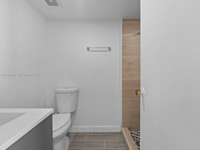 Building Photo - 252 E 36th St