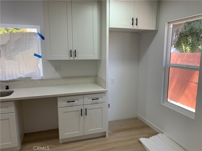 Building Photo - 1209 W 40th Pl