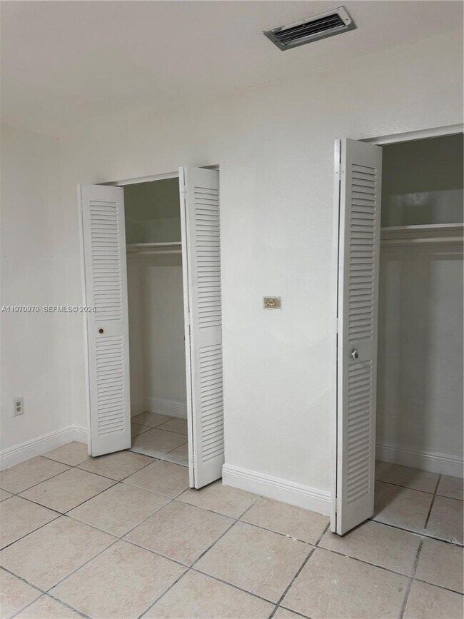 Building Photo - 470 NE 127th St