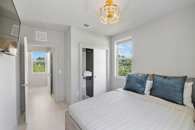 Building Photo - 99 Seaside Ave