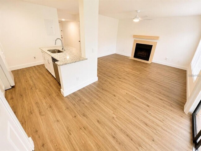 Building Photo - 4702 Sutton Terrace