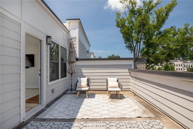 Building Photo - 2143 Burnside Dr NW