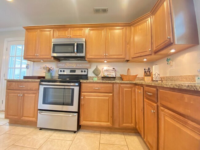 Building Photo - 4 Bed, 2 Bath Cape Cod style home in the Tuckahoe Elementary District!!