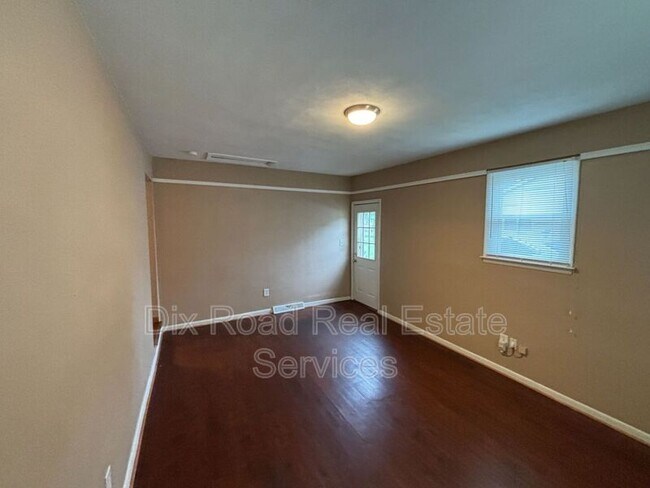 Building Photo - 272 Symmes Rd