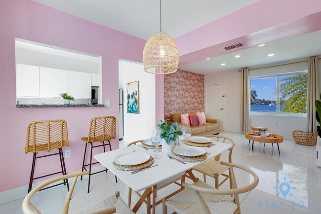 Building Photo - 809 S Ocean Dr