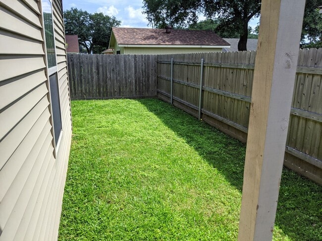 Building Photo - Beautiful Home in the CENTER of LAFAYETTE!!