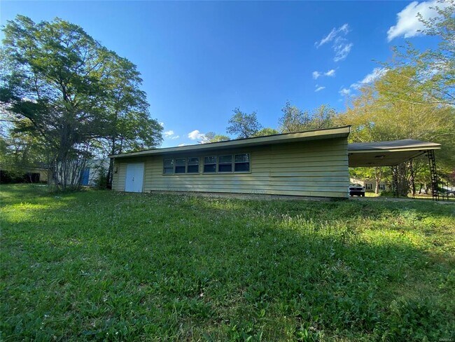 Building Photo - 3540 Farwood Dr