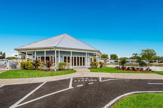 Building Photo - 201 Country Ln