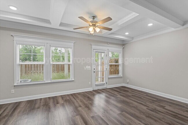 Building Photo - 1043 Linsmore Ave