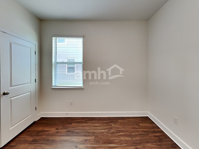 Building Photo - 1105 Walden Pond Dr