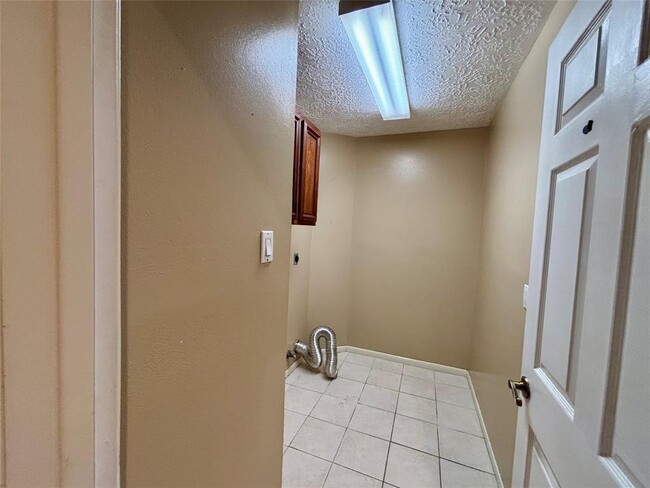 Building Photo - 12702 Meadway Ct