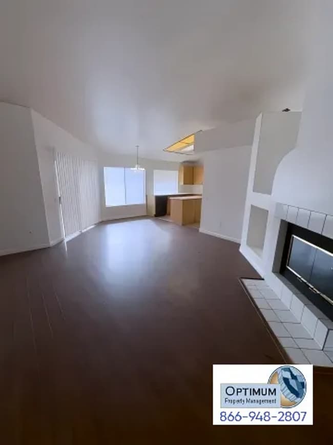 Building Photo - Beautiful 3 Bedroom, 2 Bathroom Home with Versatile Living Spaces