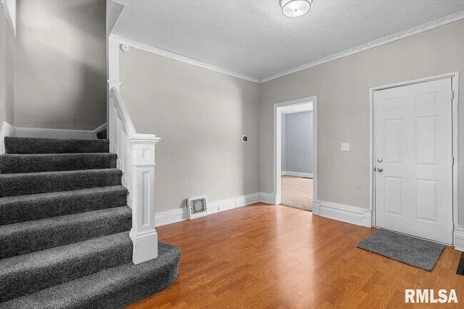Building Photo - 1624 N 5th St