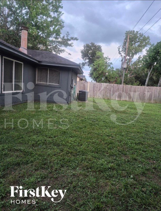 Building Photo - 7506 Tetela Dr