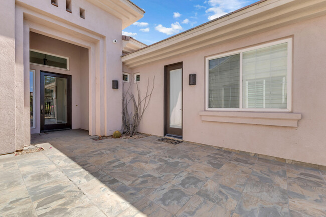 Building Photo - 39 Calleda Norte