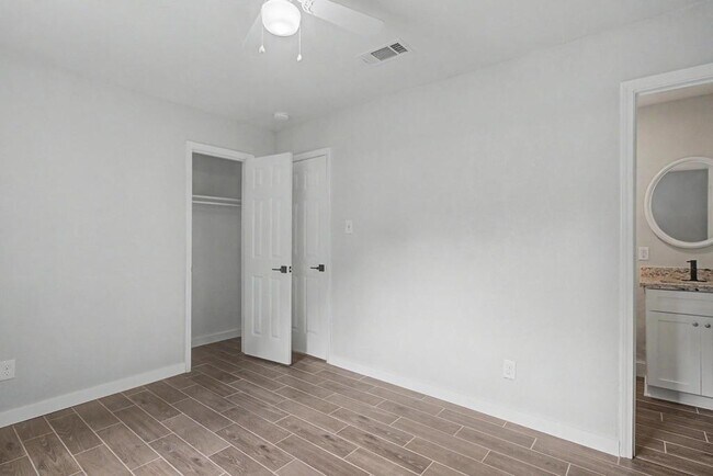 Building Photo - 108 Phylis Dr