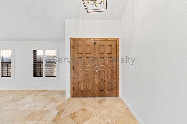 Building Photo - 439 E Barbara Dr