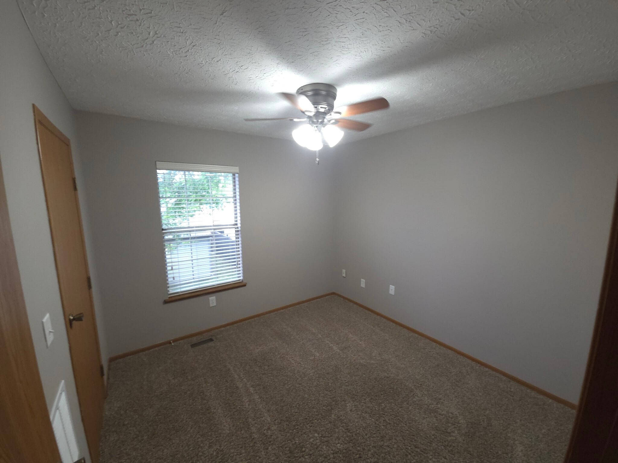 2nd bedroom with huge walk in closet - 366 E Mithoff St