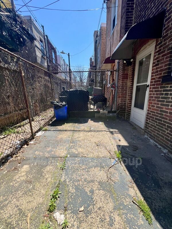 Building Photo - 3253 N Dover St