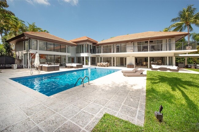 Building Photo - 201 Knollwood Dr