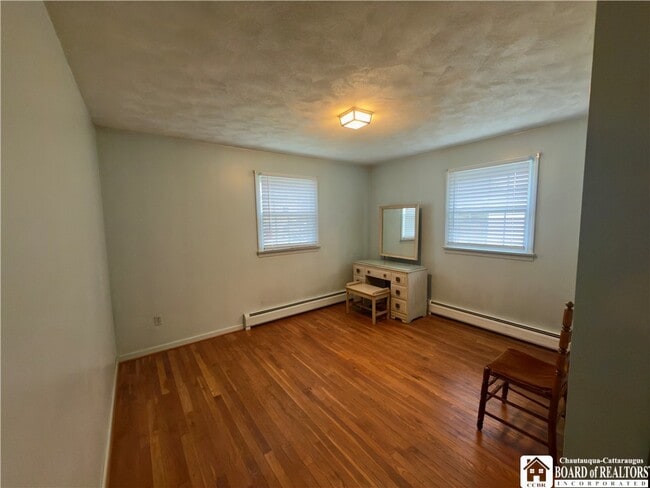 Building Photo - 32 Maple St