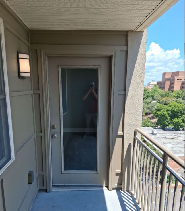 Building Photo - NEW LISTING for Lake Plaza 10th floor unit! Best View in Knoxville - Move in August 13, 2026!