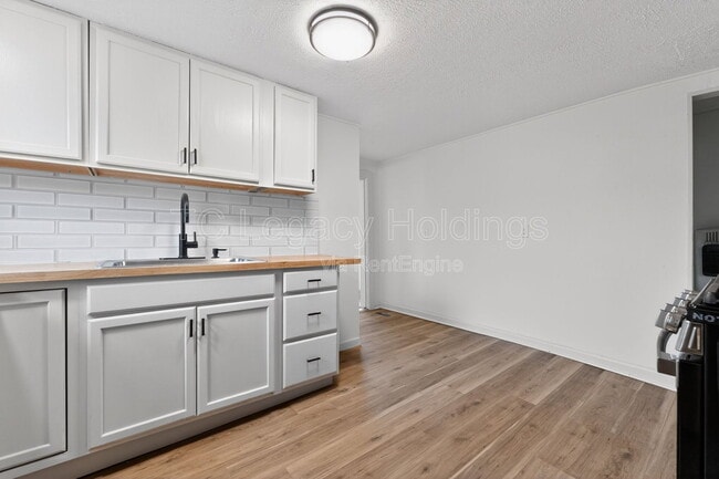 Building Photo - 44 Holbert Ave