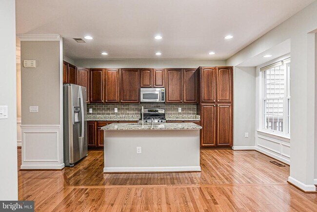 Building Photo - 4654 Hummingbird Ln