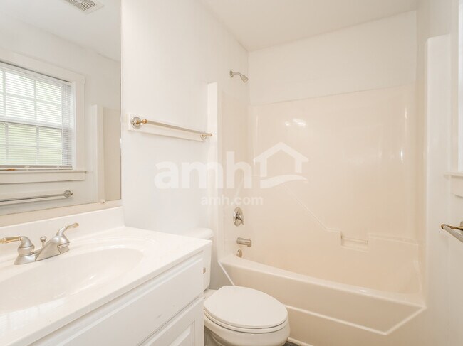 Building Photo - 332 Mendenhall Dr