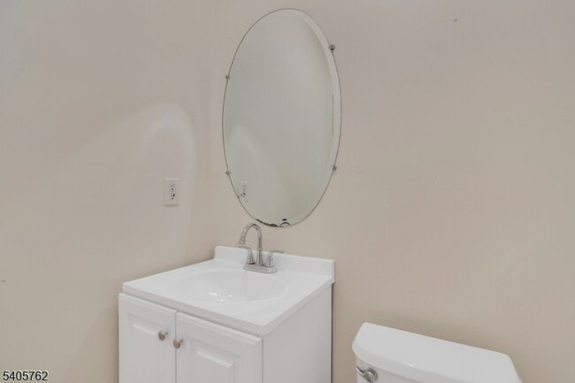 Building Photo - 107 Gladstone Dr