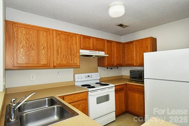Building Photo - 118 Peterborough Dr