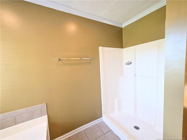 Building Photo - 1612 Middle Creek Cir