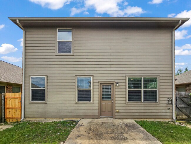 Building Photo - 12320 Walden Wood Dr