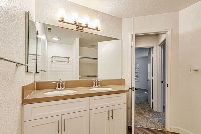 Building Photo - Elegant 3-Bedroom Home with Modern Upgrade...