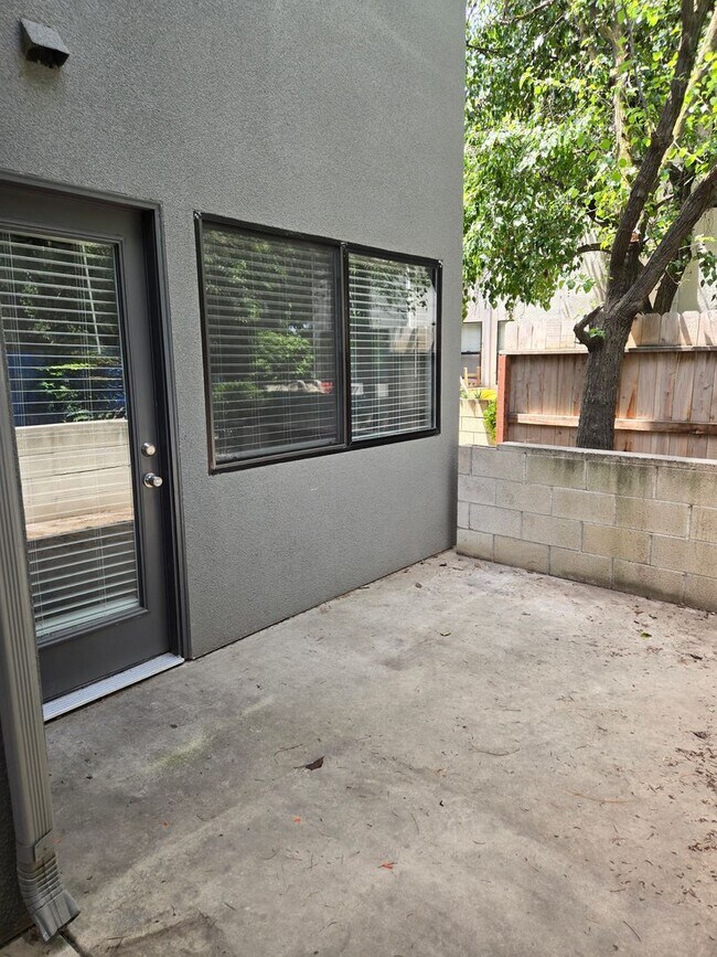 Building Photo - 4928 Westgate Ct